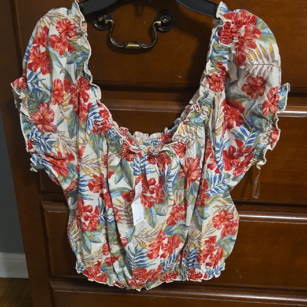 NWT AMERICAN EAGLE AE FLORAL CROP TOP SIZE LARGE